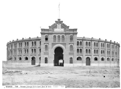 Fachada principal de la nueva plaza de toros photo