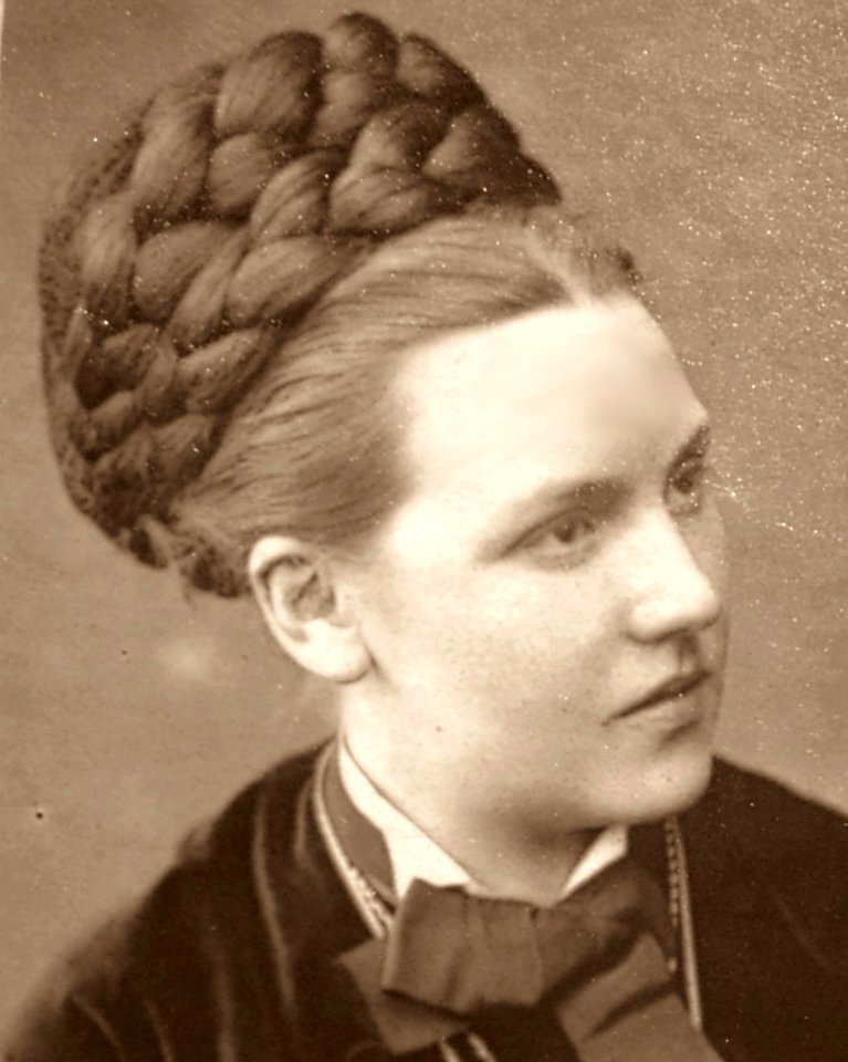 Face detail, Pauline Rita (cropped)