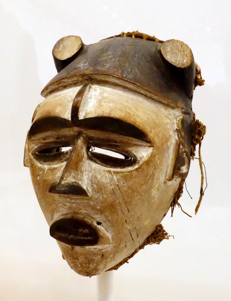 Face mask (ichahoho or adomanyi), Okati, Idoma people, Ojakpama Village, Nigeria, early to mid 20th century AD, wood, pigment, kaolin - Krannert Art Museum, UIUC - DSC06204