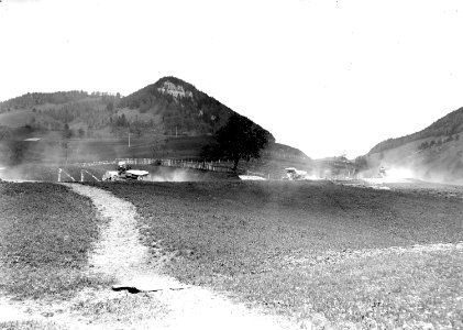 Fahrt der Lastwagen auf der neuen Scheltenstrasse - CH-BAR - 3239614