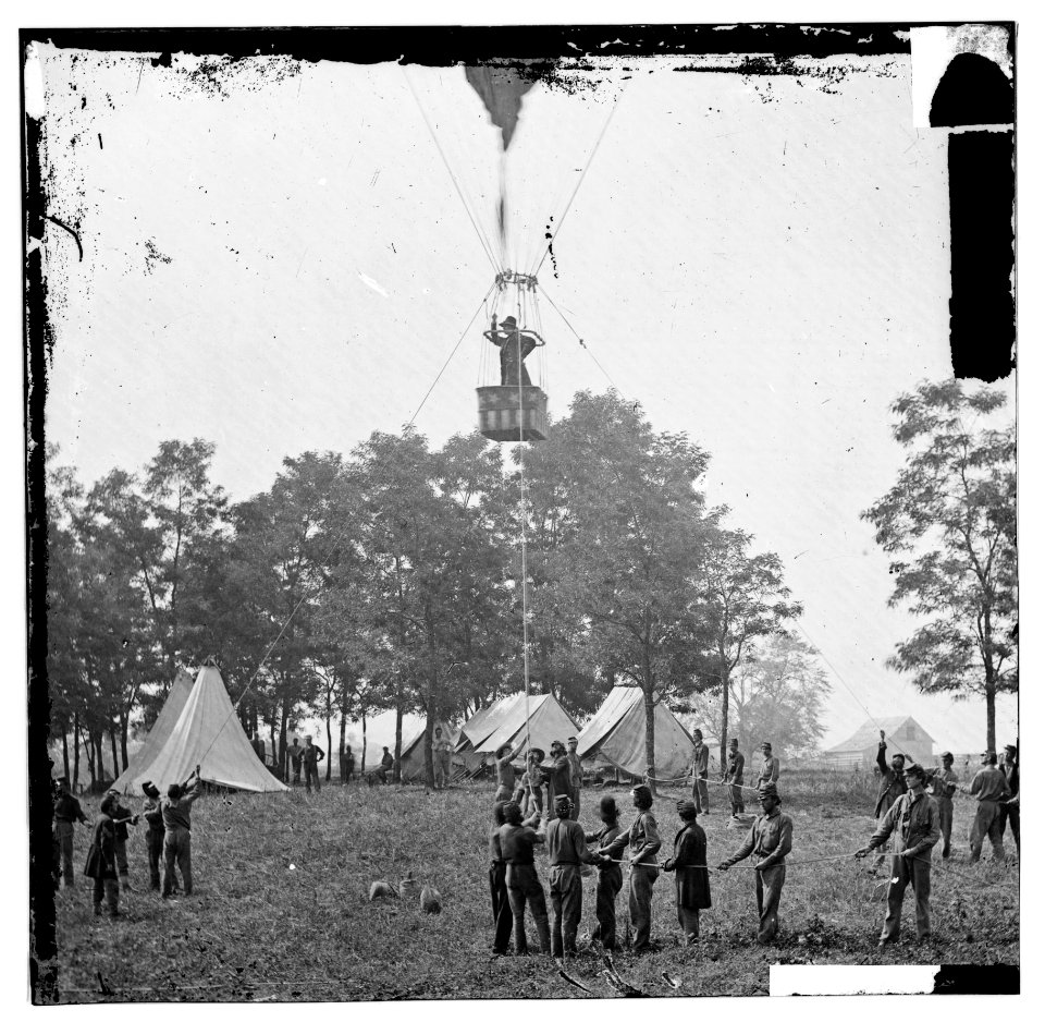 Fair Oaks, Va. Prof. Thaddeus S. Lowe observing the battle from his balloon 'Intrepid' LOC cwpb.01561