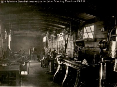 Fahrbare Eisenbahnwerkstätte im Felde, Shaping Maschine 29.5.18. (BildID 15618482)