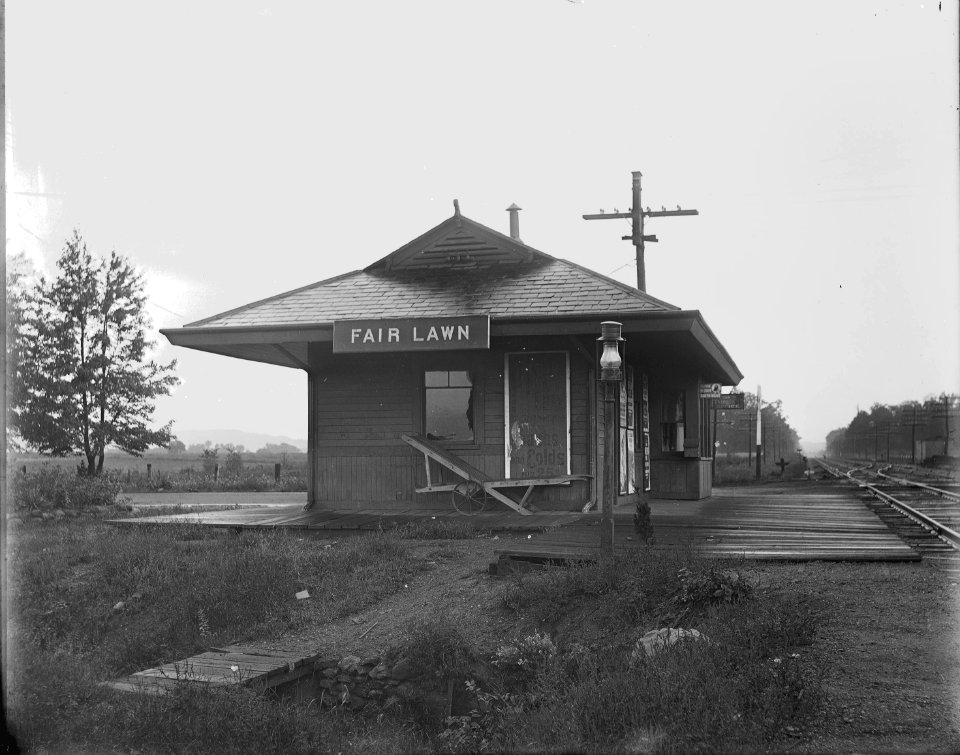 Fair Lawn station - Bailey photo