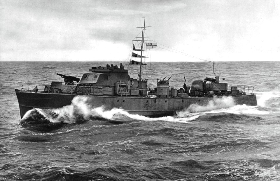 Fairmile C motor gun boat underway at sea, circa in 1942 (44267259)