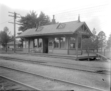 Fairmount Avenue station - Bailey photo
