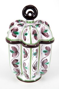 Fajans, bål med lock på fast fat, 1760-tal - Hallwylska museet - 90527