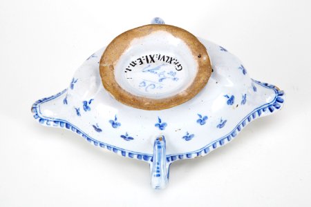 Fajans, såsskål, baksida, 1751 - Hallwylska museet - 90594