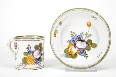 Fajans. Kopp med fat, 1700-tal - Hallwylska museet - 90432