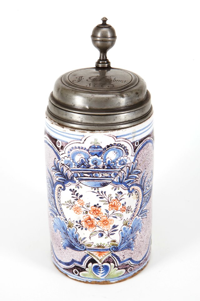 Fajans. Stop med lock och beslag av tenn, framsida, 1700-tal - Hallwylska museet - 90435