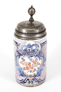 Fajans. Stop med lock och beslag av tenn, framsida, 1700-tal - Hallwylska museet - 90435
