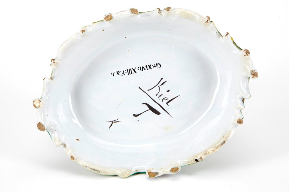 Fajans, klockställ, baksida. 1760-tal. första hälft - Hallwylska museet - 90422