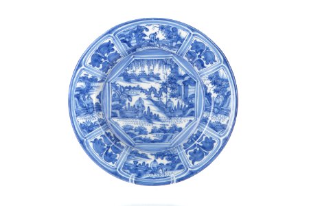 Fajansfat med blå kinesiserande underglasyrmålning - Skoklosters slott - 93320 photo