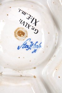 Fajans, smörgåsbricka, baksida, 1730-tal - Hallwylska museet - 90592
