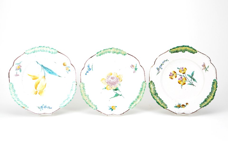 Fajans, tallrikar 3 st. 1780-tal - Hallwylska museet - 90391