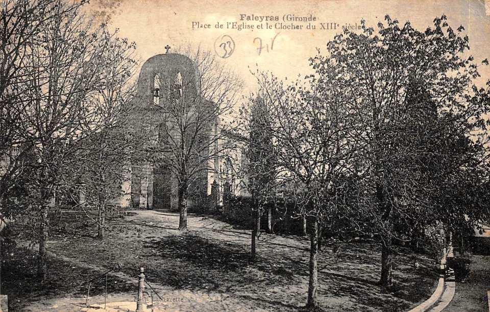 Faleyras - Place de l'église 1
