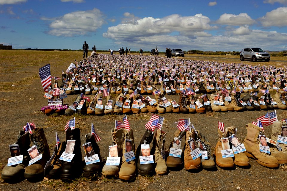 Fallen service members honored at Joint Base Pearl Harbor-Hickam 130911-N-PJ759-043