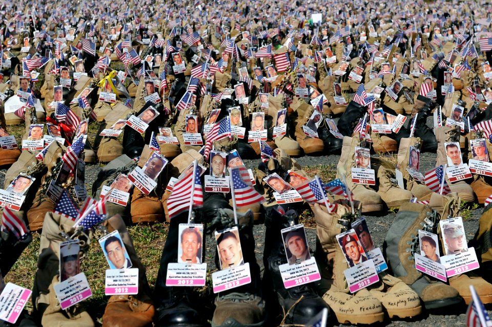 Fallen service members honored at Joint Base Pearl Harbor-Hickam 130911-N-PJ759-003