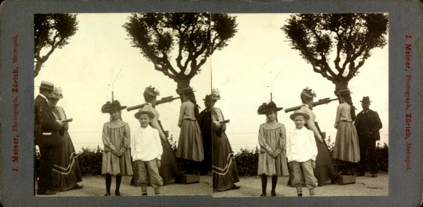 Familie auf Promenade - ETH BIB Ans 07233 (Johannes Meiner)