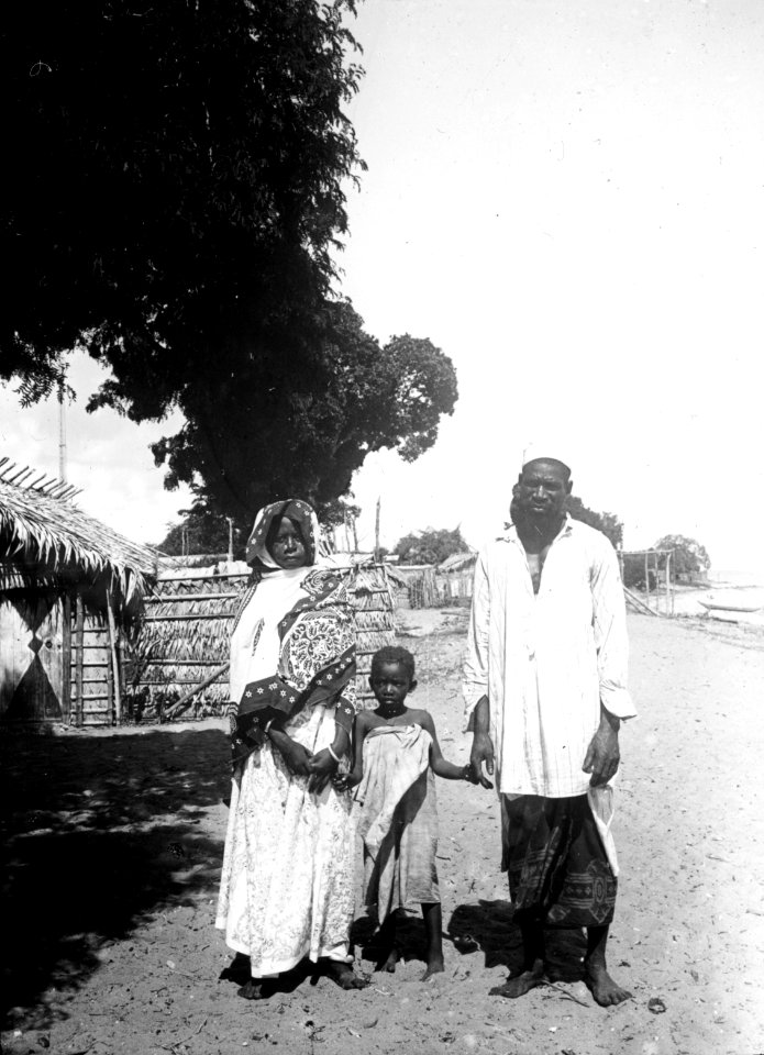 Familj, Mannen från Anjouan (komorian), kvinnan sakalav - SMVK - 010607