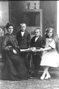 Familiy 1902 hg