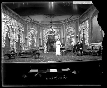 Familjeband, Dramatiska teatern 1901. Föreställningsbild - SMV - DrT085