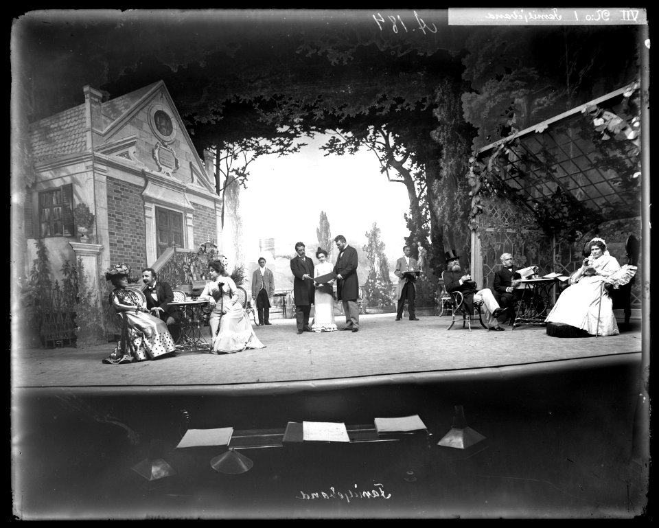 Familjeband, Dramatiska teatern 1901. Föreställningsbild - SMV - DrT084