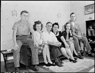 Family of Harry Fain, coal loader. From left to right, are, Harry Ray, 15 years of age, Ella Jane, 18 years of age... - NARA - 541511