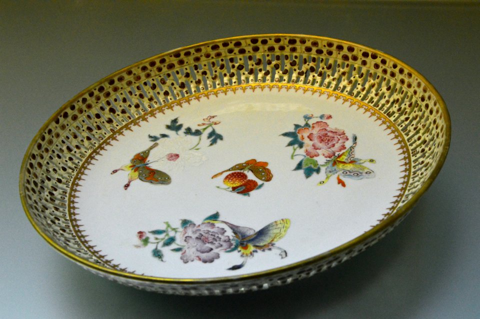 Famille rose plate with butterfly and flower pattern