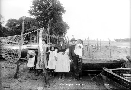Family of fisherfolk, Llangwm, Pembrokeshire RMG G03123