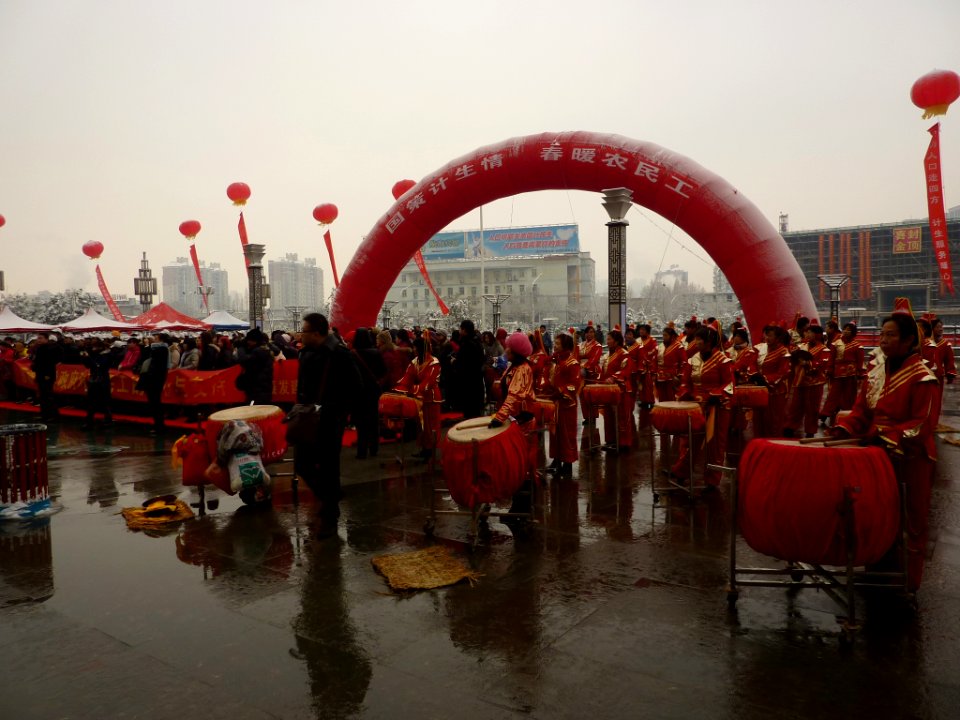Family planning event outside Wuchang Train Station - P1040941