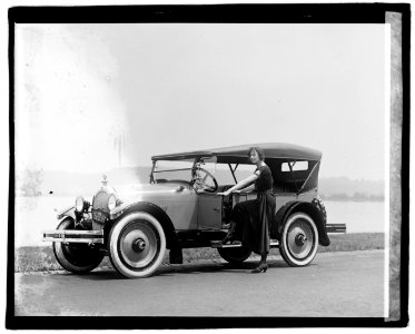 Fannie Brice in Oldsmobile LOC npcc.06508