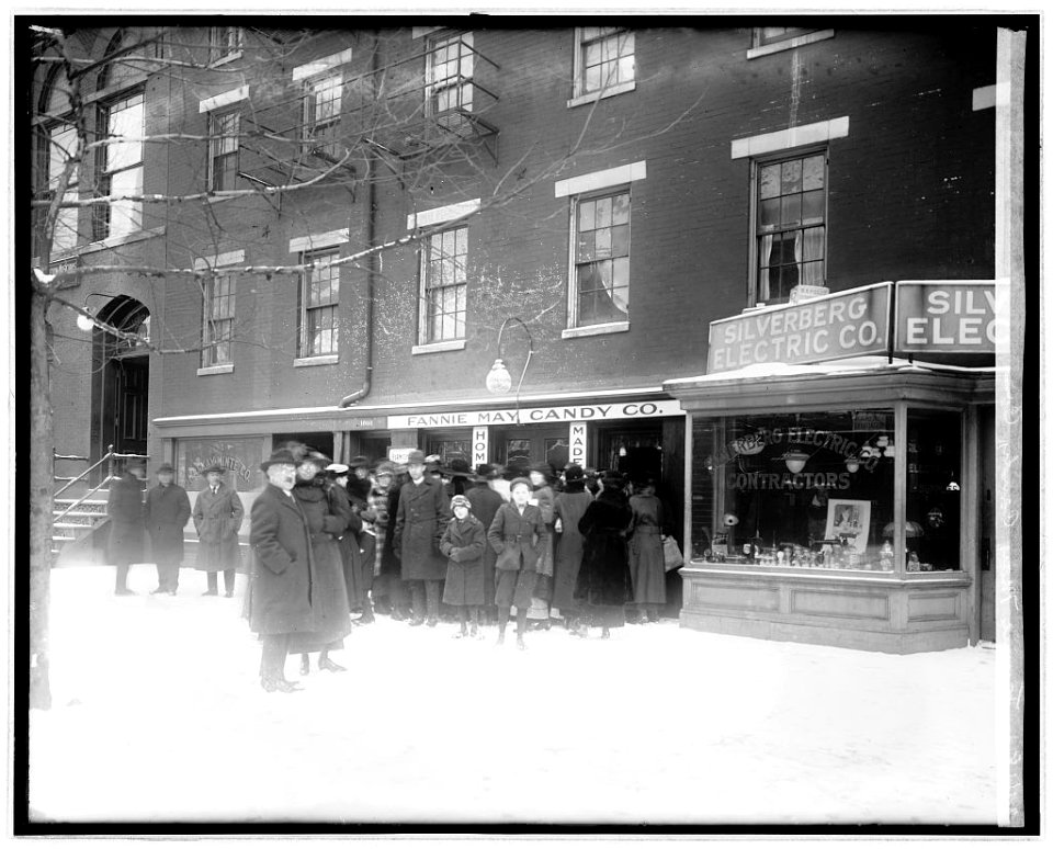 Fannie May Candy Co. LCCN2016851345