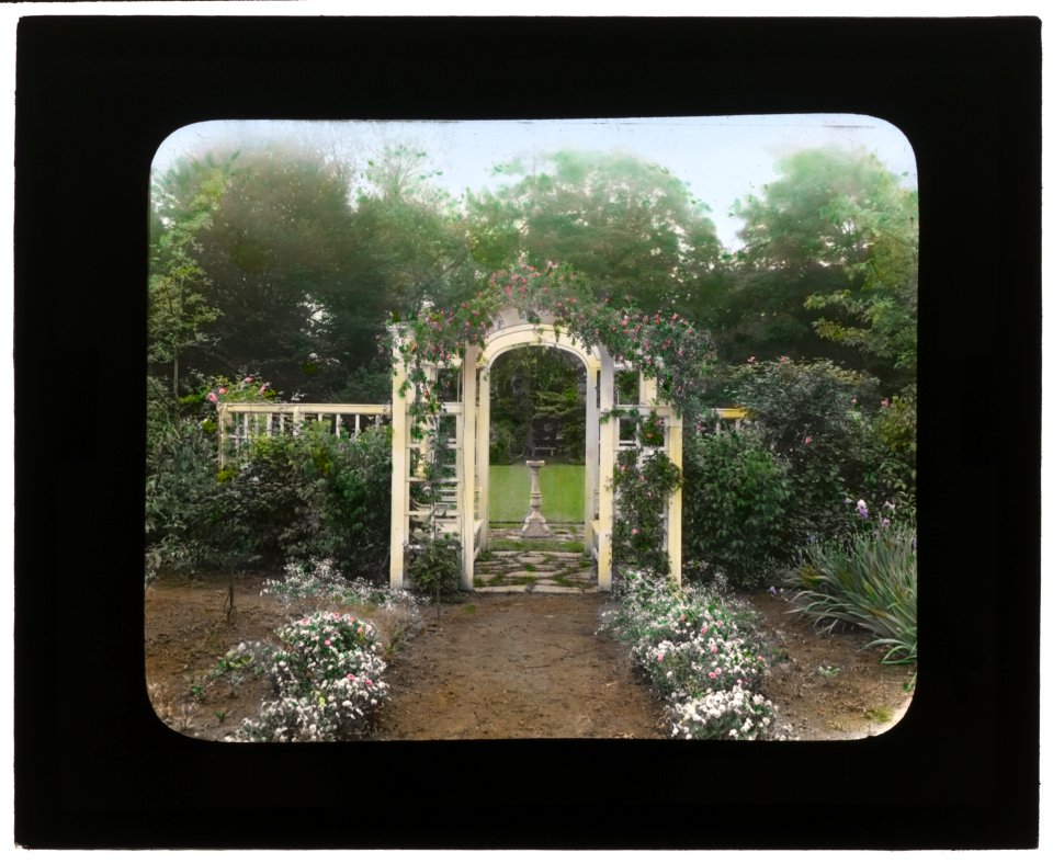 Fanny A. Mulford house, Fulton Avenue, Hempstead, New York. Arbor seat LCCN2007685951