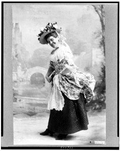 Fanny Rice, full-length portrait, standing, facing left LCCN92514225