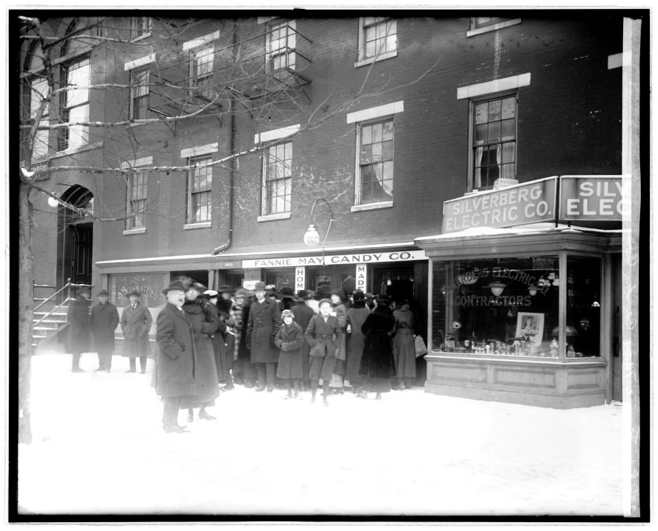 Fannie May Candy Co. LCCN2016851345
