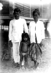 Far, mor och dotter. Banggaai, Poso, Lamala, Sulawesi. Indonesien - SMVK - 000211