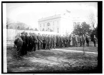 Farmer's group, White House, (12-7-21) LCCN2016845871