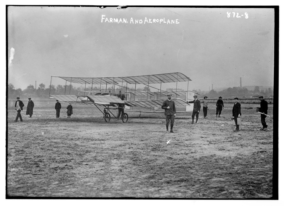Farman, others, and flying machine, on field LCCN2014684178