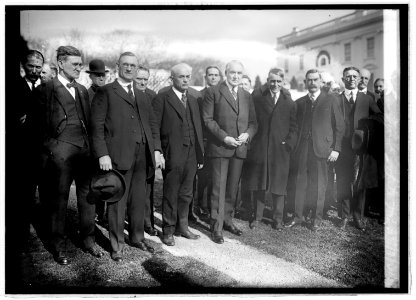 Farmer's group, White House, 12-7-21 LCCN2016845872