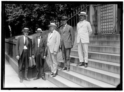 FARMERS AT WHITE HOUSE LCCN2016870363
