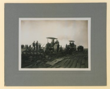 Farming by the Mance Farming Company of Viking, Alberta (HS85-10-27445) original
