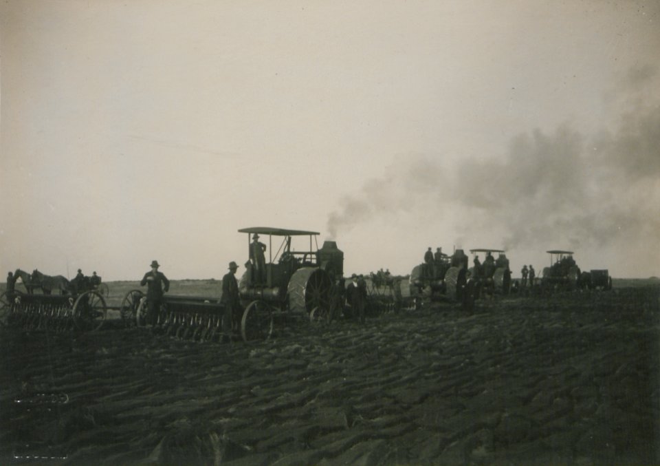 Farming by the Mance Farming Company of Viking, Alberta, Photo J (HS85-10-27441) photo