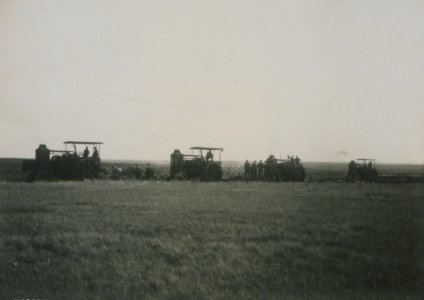 Farming by the Mance Farming Company of Viking, Alberta, Photo L (HS85-10-27443)