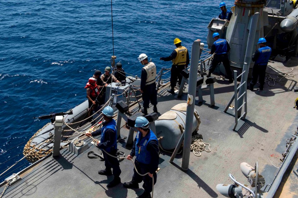 Farragut boat officer training 150910-N-VC236-024
