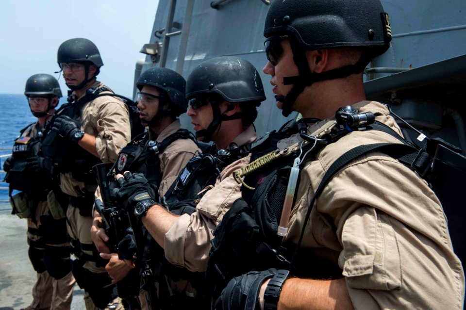 Farragut VBSS team 150828-N-VC236-030