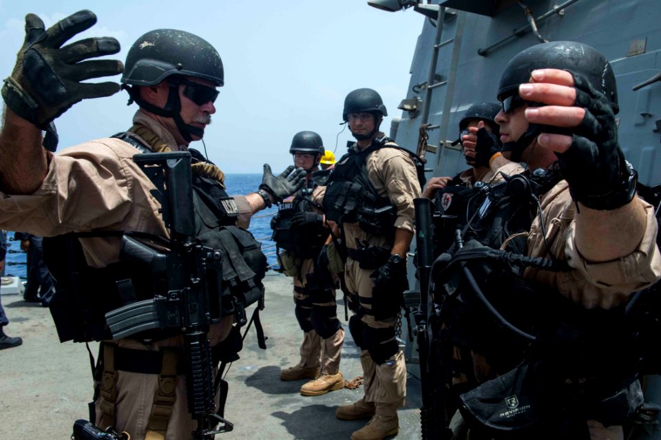 Farragut VBSS Team 150828-N-VC236-014