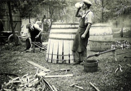 Fassbauen Kollega hat Durst 1935