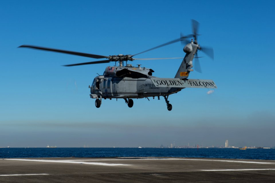 FASTPAC conducts fast-rope exercise 151104-N-UF697-009