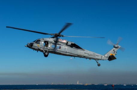 FASTPAC conducts fast-rope exercise 151104-N-UF697-007