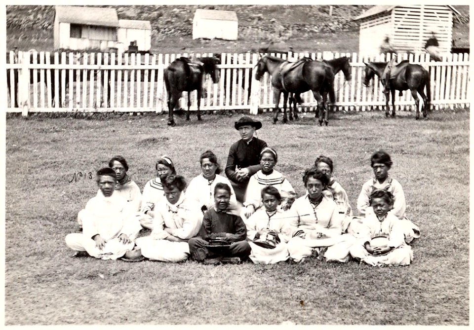 Father Damien with the Kalawao Girls Choir, at Kalaupapa, Molokai, circa 1878 (PP-97-16-004)